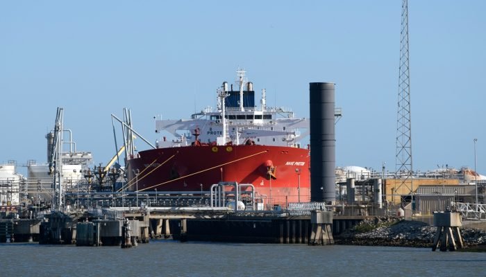 Um petroleiro transporta uma carga de petróleo venezuelano em Freeport, no Texas, em 16 de janei...