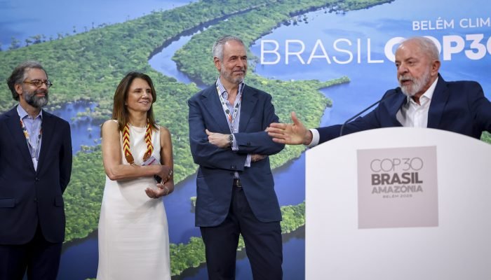 O Presidente do Brasil, Luiz Inácio Lula da Silva, fala durante a 30ª Conferência das Partes (...