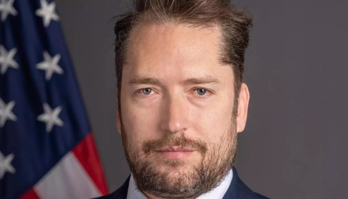 O subsecretário Darren Beattie afirmou que 'perseguição' a Bolsonaro por Moraes teve como cons...