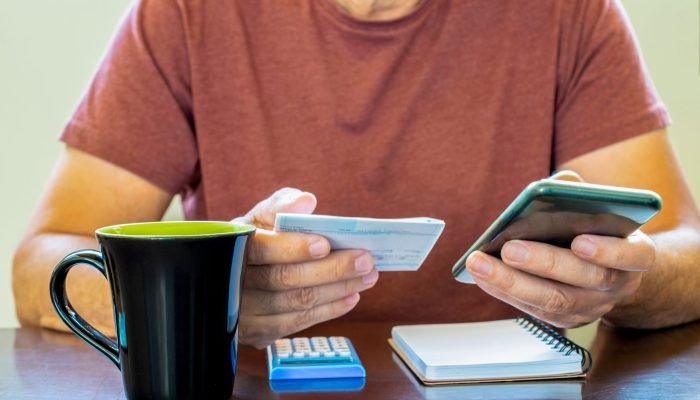 Contas de energia e outras contas de consumo podem pesar no bolso de quem busca planejamento fina...