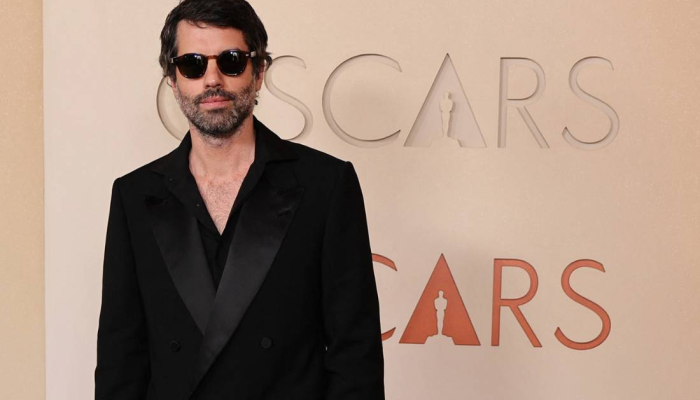 Adolpho Veloso na cerimônia do Oscar 2026 (Daniel Cole/Reuters)