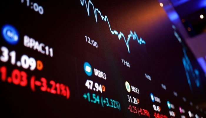Painel de cotações na B3. Fonte: Amanda Perobelli/REUTERS