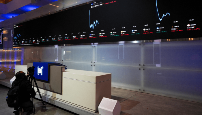 Painéis eletrônicos na B3, em São Paulo - 10/07/2025 (Foto: REUTERS/Alexandre Meneghini)