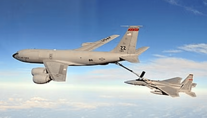 Boeing KC-135 Stratotanker é uma aeronave militar americana de reabastecimento aéreo — Foto: ...
