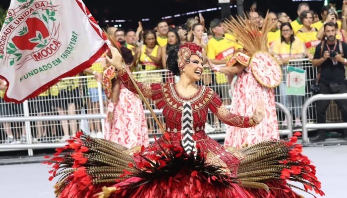 Desfile da Mocidade Unida da Mooca abriu a primeira noite de carnaval em São Paulo (Foto: Reprod...