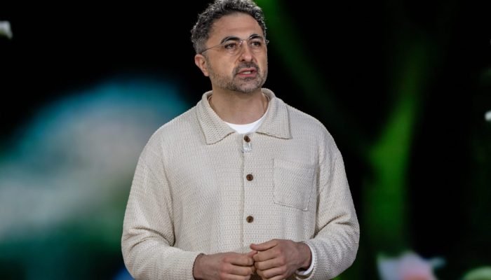 O CEO da Microsoft AI, Mustafa Suleyman, fala durante um evento que destaca o Microsoft Copilot, ...