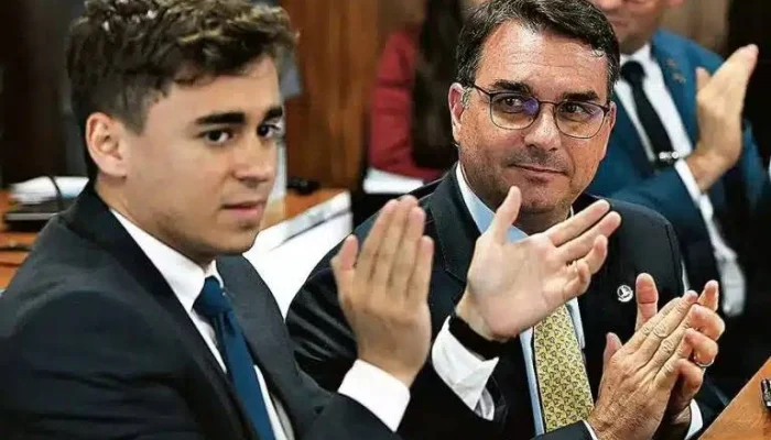 O senador Flávio Bolsonaro (PL-RJ) e o deputado federal Nikolas Ferreira (PL-MG). Foto: Marcos P...