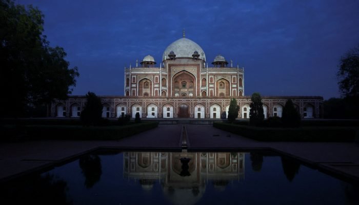 Tumba de Humayun antes das luzes serem apagadas para a Hora do Planeta, em Nova Délhi, Índia - ...