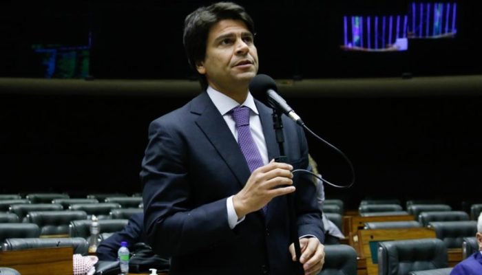 O deputado federal Pedro Paulo (PSD-RJ) em sessão plenária (Foto: Elaine Menke/Câmara dos Depu...