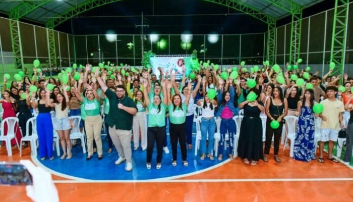 Projeto-Eu-Faco-a-Escrita-Melhor-tem-aula-inaugural-com-entrega-de-materiais-e-acolhimento-aos-alunos-em-Trindade-PE-696x464