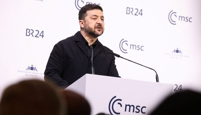 O presidente da Ucrânia, Volodymyr Zelensky, fala durante a Conferência de Segurança de Muniqu...