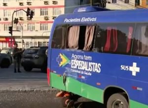 Acidente com micro-ônibus do Ministério da Saúde deixa feridos em Salvador