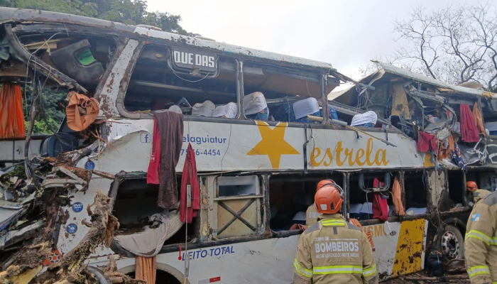 Acidente com ônibus em Petrópolis deixa nove mortos, incluindo uma criança