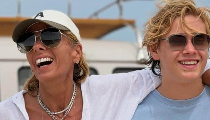 Adriane Galisteu comemora aniversário de 16 anos do filho Vittorio
