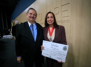Advogada Diana Câmara é homenageada pelo Tre-pe com Medalha Frei Caneca