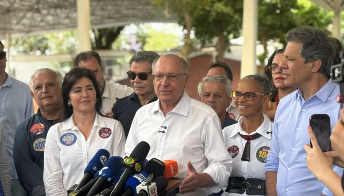 Alckmin critica nostalgia da ditadura ao votar em São Paulo