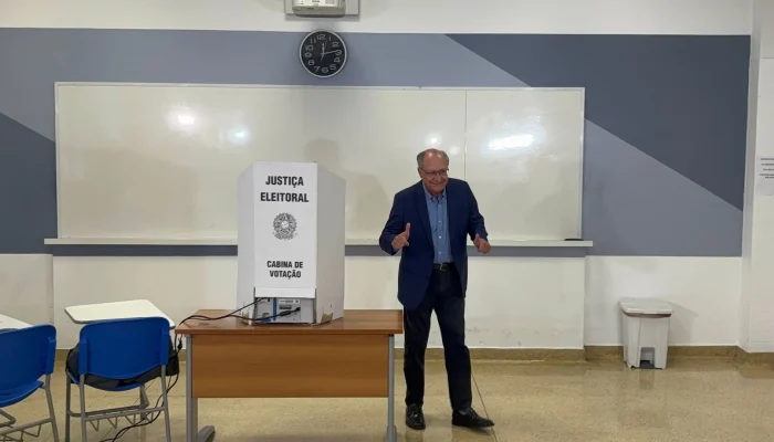 Alckmin critica violência política e expressa confiança na vitória de Lula