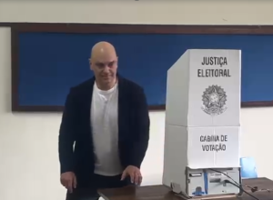 Alexandre de Moraes participa do 2º turno das eleições em São Paulo