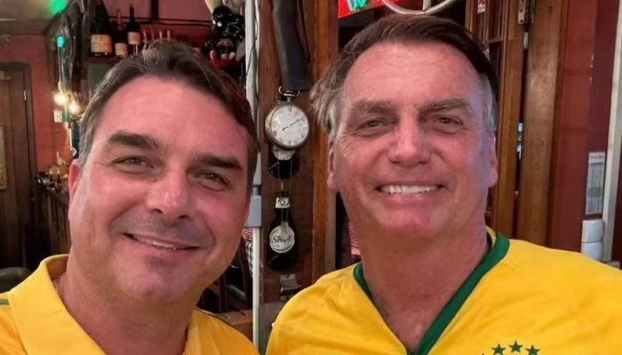 Aliados de Flávio Bolsonaro divididos sobre possível soltura de Jair