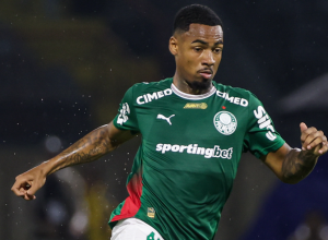 Allan é homenageado pelo Palmeiras antes de transferência para o Manchester City