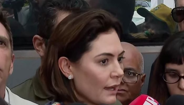 amp-Bolsonaro-apresenta-perda-de-equilibrio-ao-se-levantar-relata-Michelle