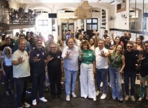 Anderson Luiz discute políticas culturais com artistas no Recife
