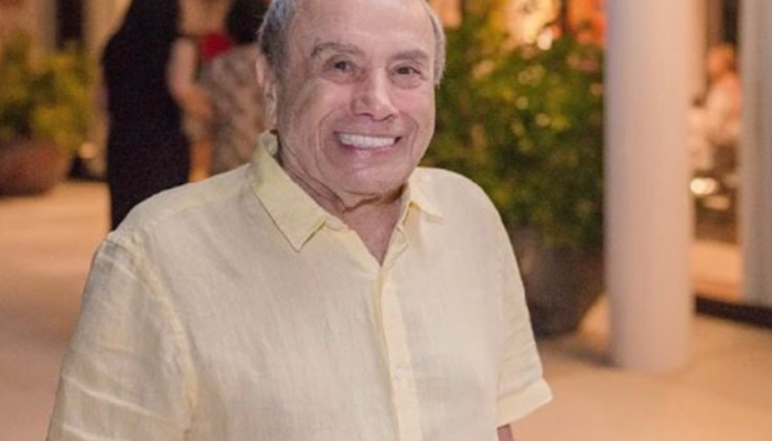 Aos 95 anos, ator participa de valsa em festa de debutante