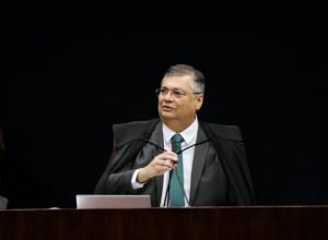 Atuação de Flávio Dino no STF enfrenta questionamentos por ações no Maranhão