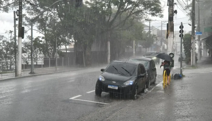 Aulas são suspensas em SP devido a alerta de tempestades e risco de tornado