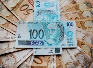 Aumento do salário mínimo para R$ 1.741 desafia equilíbrio fiscal