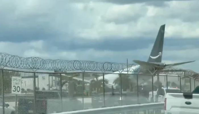 Avião da Amazon ultrapassa pista em Miami e operações são suspensas