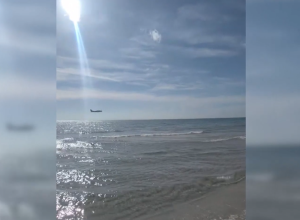 Avião faz pouso de emergência no mar na Flórida e pilota sobrevive