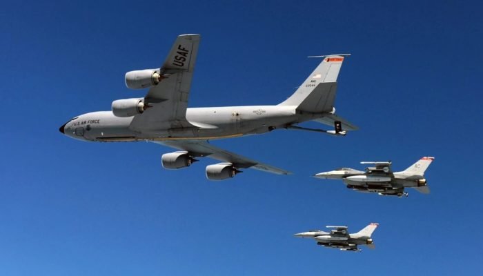 1 de 1 imagem colorida avião kc-135 eua - Foto: Reprodução/X