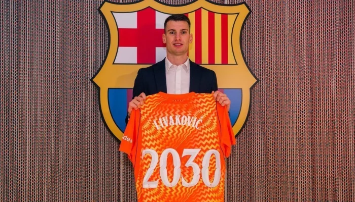 Barcelona reforça elenco com goleiro Livakovic até 2030