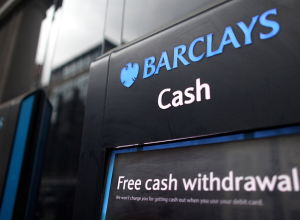 Barclays planeja demitir 5.000 funcionários com uso de IA