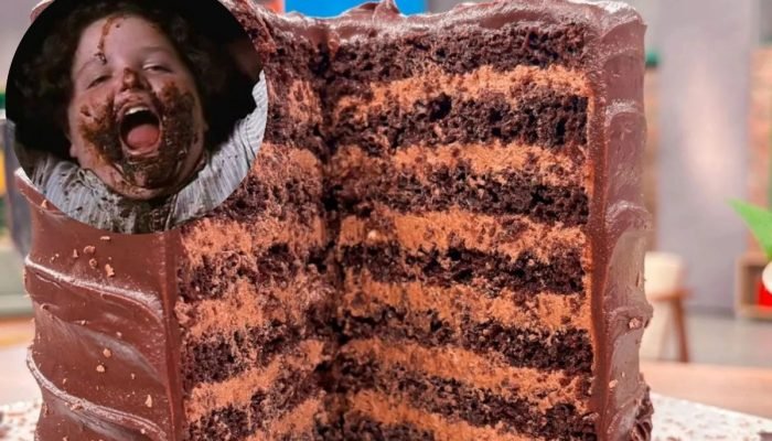 1 de 1 Montagem com bolos de chocolate e personagem Bruce do filme Matilda - Foto: Reprodução/Y...