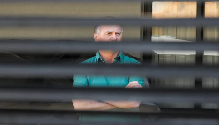 Bolsonaro solicita ao STF retomada de visitas de Flávio na prisão domiciliar