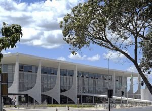 Brasil inicia ação de reciprocidade contra tarifas dos EUA