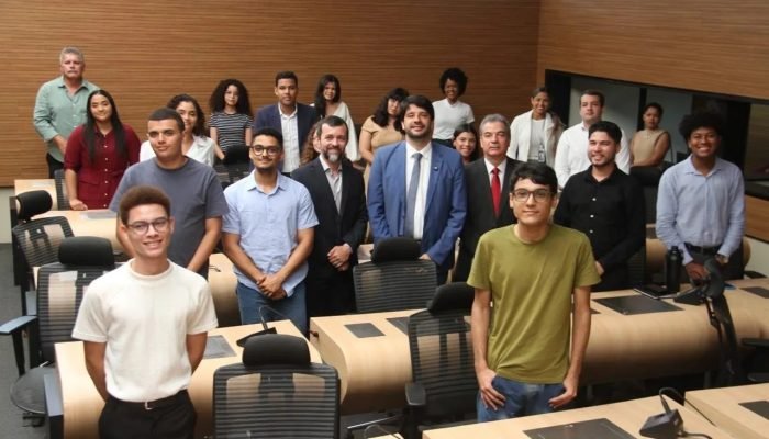 Câmara do Recife lança programa de estágio para universitários