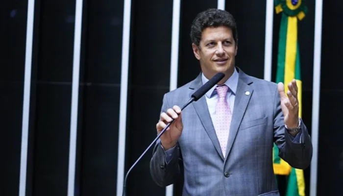 Candidato ao Senado critica proposta de fim da escala 6 X 1