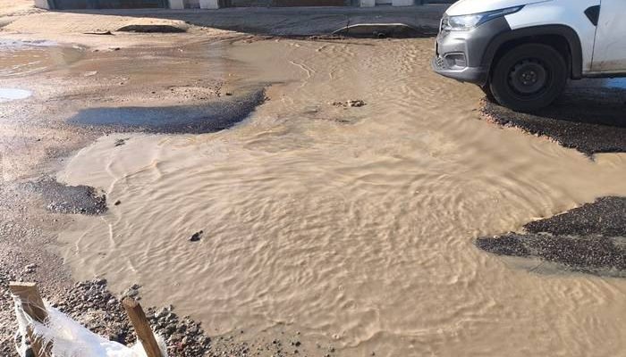 “Até para passar de carro, a gente tem dificuldade”, lamentou um morador, que voltou a clama...