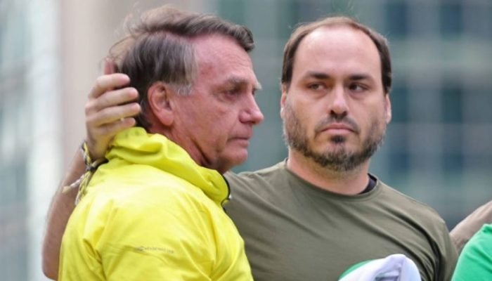 Carlos Bolsonaro é eleito senador por Santa Catarina em disputa acirrada