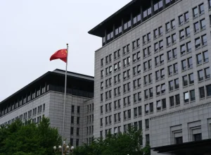 China critica sanções dos EUA contra Rússia e Irã