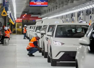 China projeta 70% das vendas de carros com nova energia até 2030