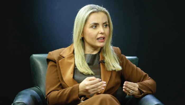 Clariana Barão propõe reforma no STF e critica escala de trabalho 6x1