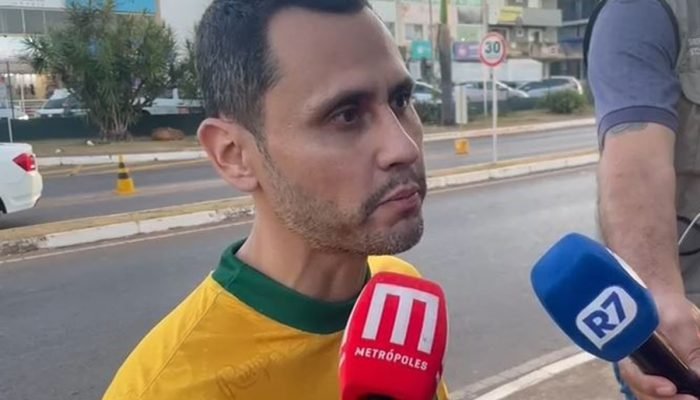 cletinho-visita-bolsonaro-e-critica-presenca-da-policia-no-condominio