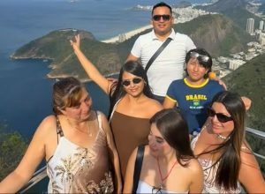 Colombiano homenageia familiares mortos em acidente de helicóptero no Rio