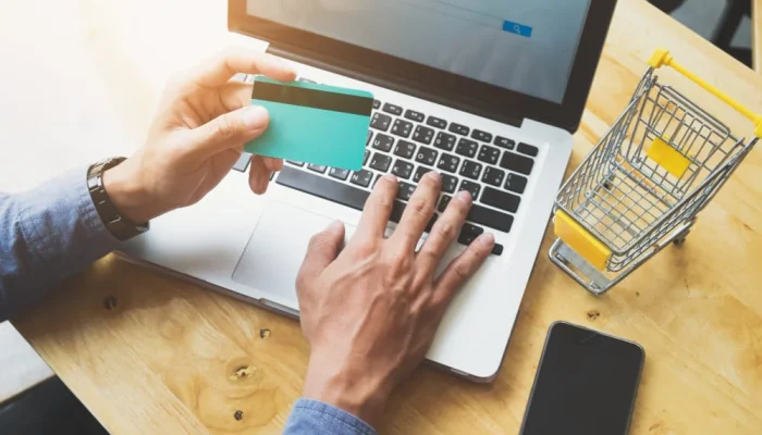 Compras online desafiam controle financeiro dos consumidores