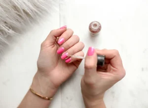 Cores de esmalte podem refletir traços de personalidade, diz especialista
