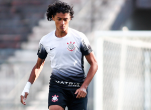Corinthians aposta em jovem zagueiro para enfrentar Flamengo